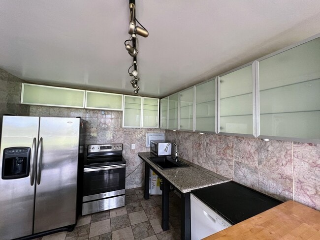 Building Photo - 155SUG