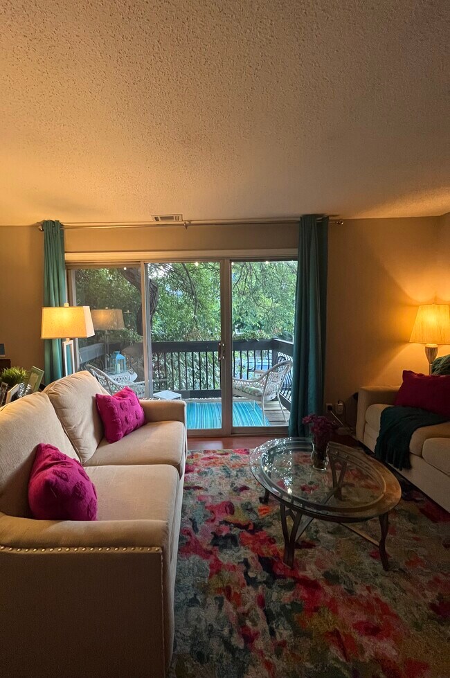 Foto del edificio - 4153 Roanoke Rd