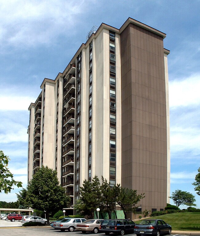 Building Photo - Eastpointe Condominium