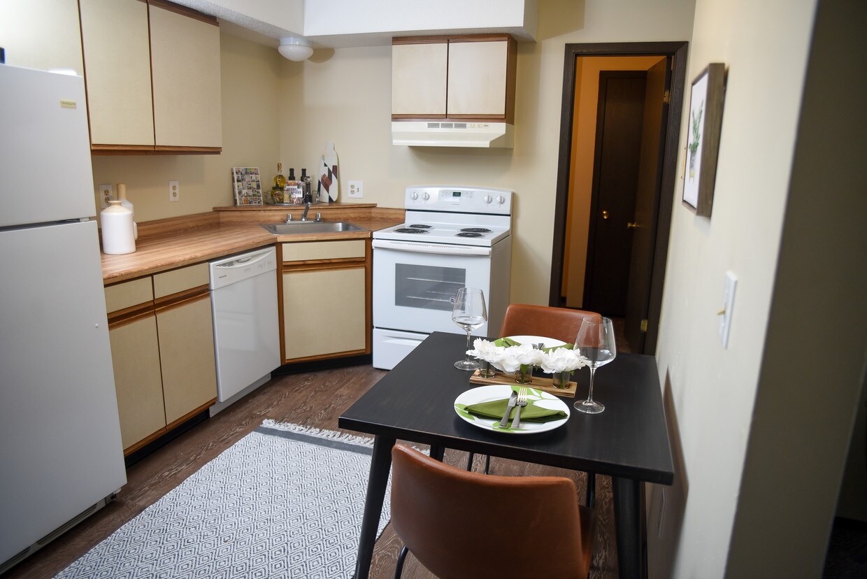 The Reserve at Millcreek Apartments 1717 Kuntz Rd Erie, PA