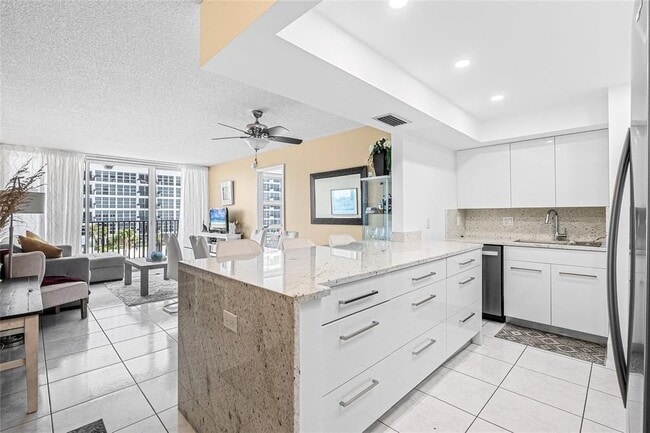 Foto del edificio - 525 N Ocean Blvd
