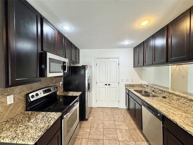 Building Photo - 6700 Cooper Ln