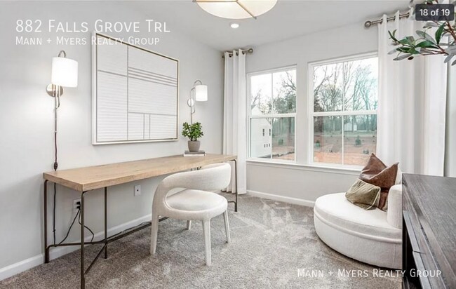 Foto del edificio - 882 Falls Grove Trl