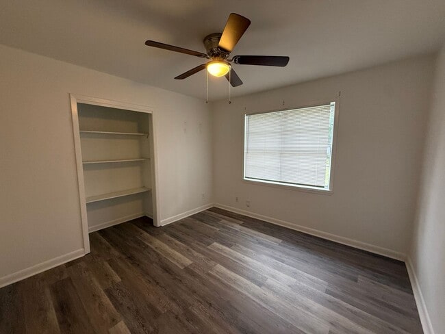 Foto del edificio - 1821 S Brookwood Dr