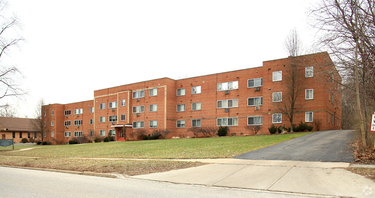 Primary Photo - Center Park Apartments