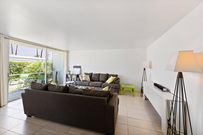 Foto del edificio - 45301 Deep Canyon Rd