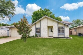 Building Photo - 5913 Maple Ln