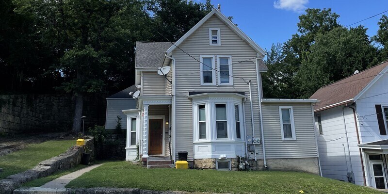 Primary Photo - 595 W 17th St