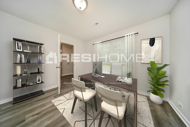 Foto del edificio - 2670 Woodward Rd