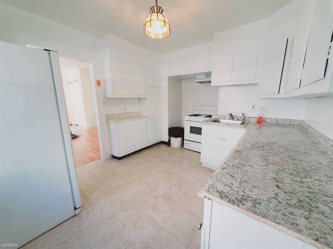 Primary Photo - 2 br, 1 bath Condo - 166 Henry St