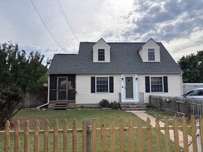 Building Photo - 124 Hillcrest Dr