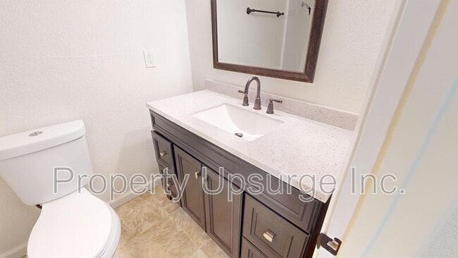 Building Photo - 488 Wiltsey Ave - C