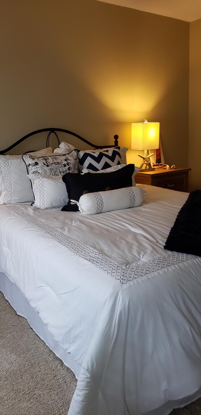 Guest Bedroom - The Meadows Of Centerville