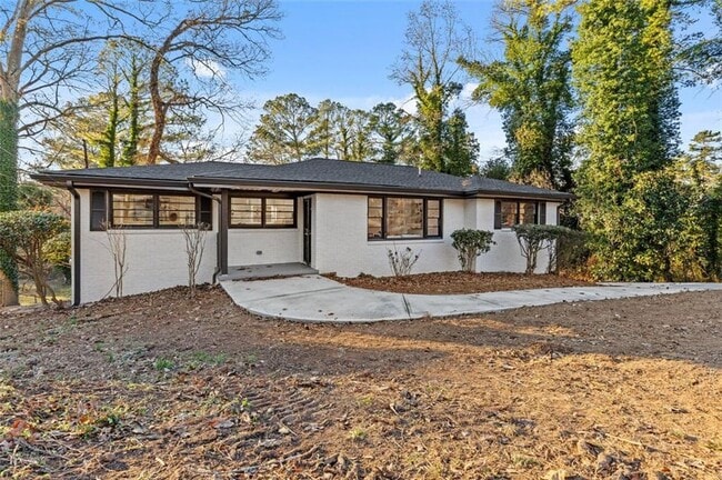 Building Photo - 2241 Glendale Dr