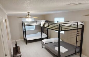 Building Photo - 2116 Godfrey St