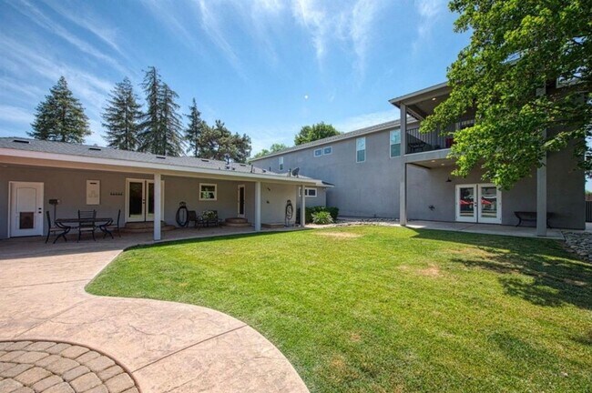 Foto del edificio - SE Visalia Spacious home coming soon!