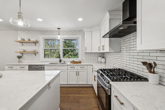 Building Photo - 4604 Mountainview Dr