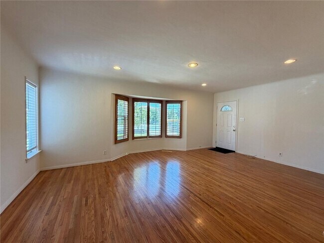 Foto del edificio - 10623 Olive St