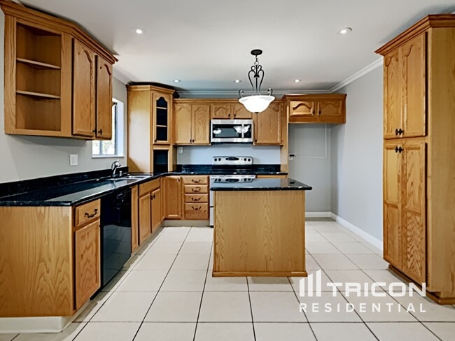Building Photo - 149 Donner Dr