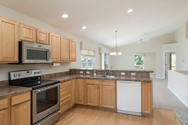 Building Photo - "Long-Term Rental: Spacious 3 Bed, 2 Bath ...