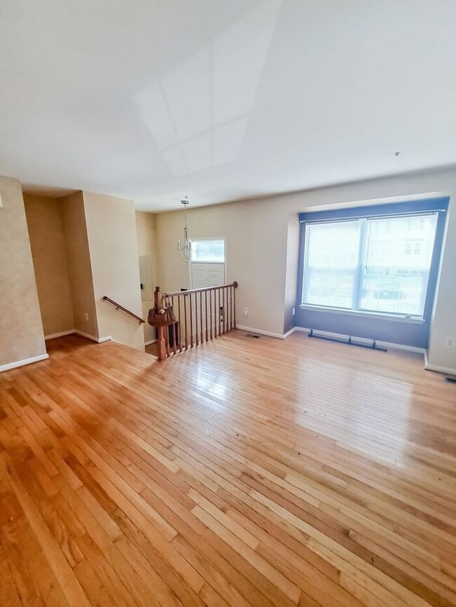 Building Photo - Gorgeous 3-Level Townhome Near Metro, Hard...