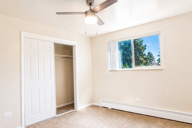 Foto del edificio - 1375 Everett Ct