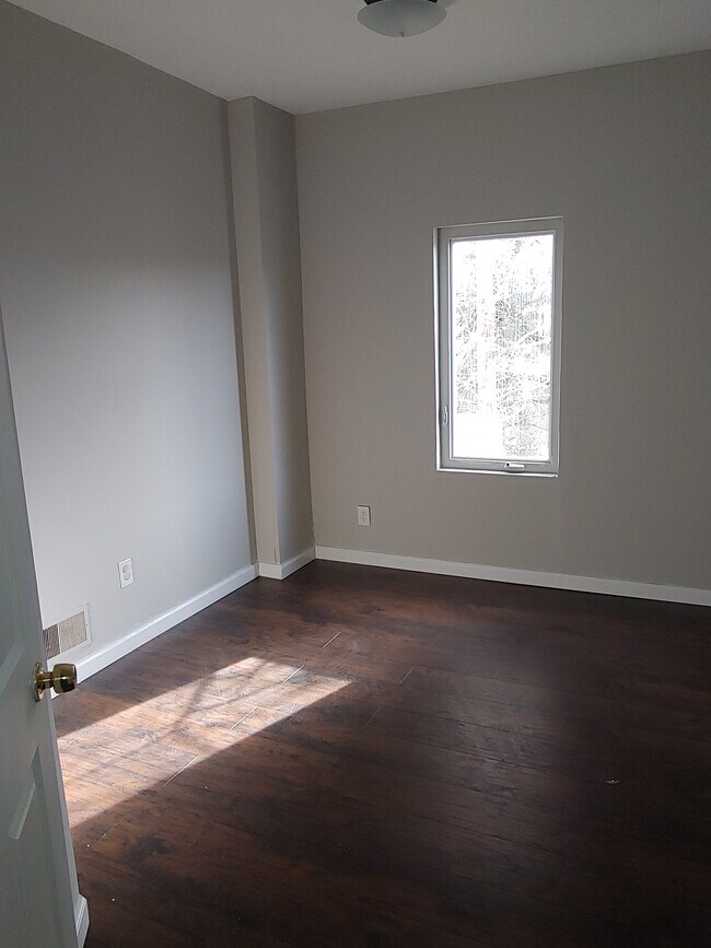 Building Photo - 1456 W 85th St