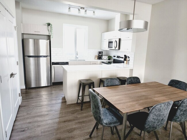 Photo du bâtiment - 13020-13113 113 Ave NW