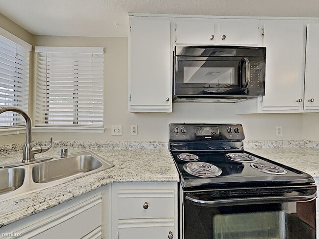 Building Photo - 3 br, 2.5 bath House - 7122 Magic Moment Ln
