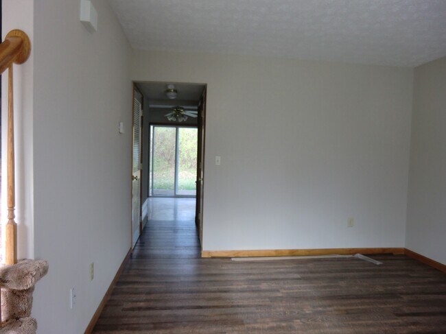 Building Photo - 758 Village Dr