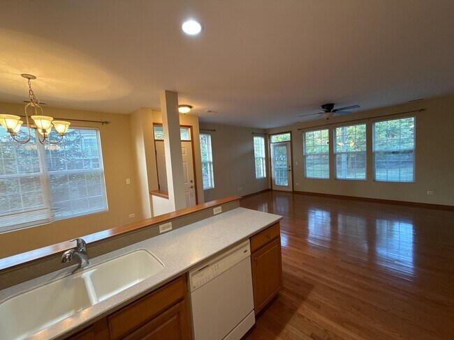 Building Photo - 1611 Millbrook Dr