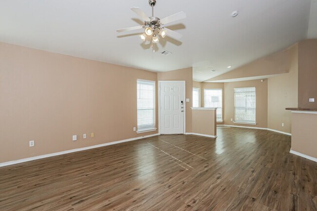 Foto del edificio - 6440 Regina Dr