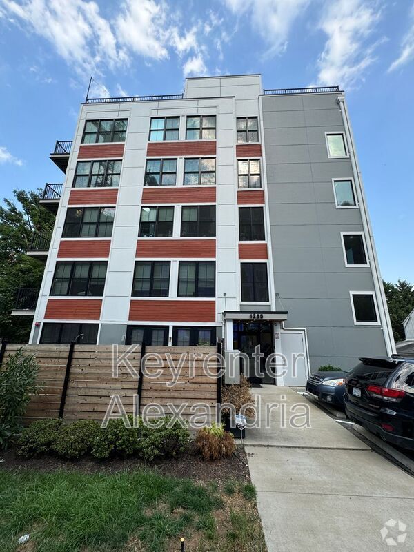 Building Photo - 1245 N Pierce St