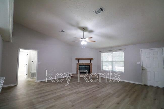 Building Photo - 9001 Thompson Dr