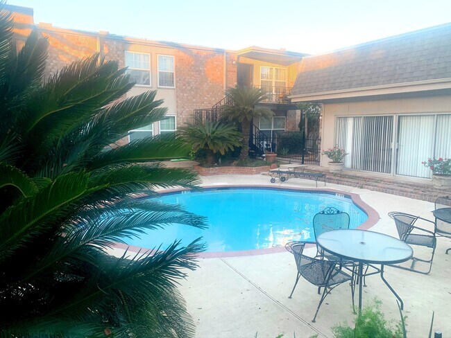 Foto del edificio - 5550 N Braeswood Blvd