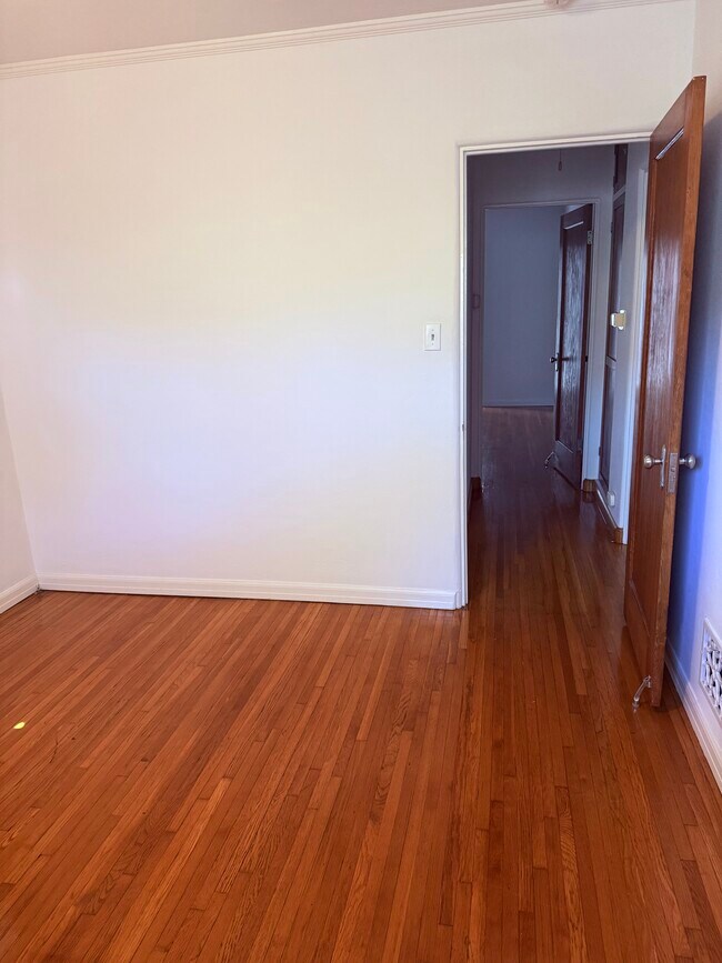 Foto del edificio - 1023 S Stanley Ave