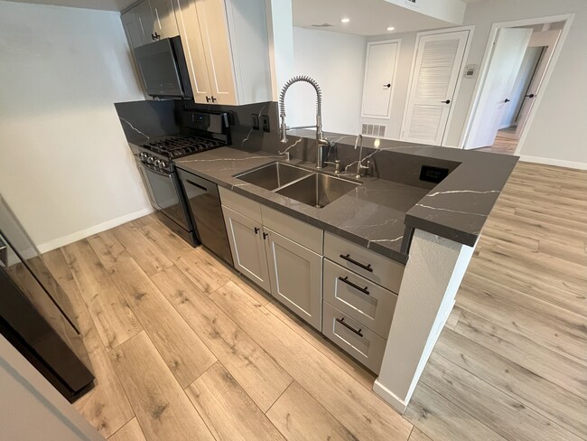 Fully renovated kitchen - 4249 Longridge Ave