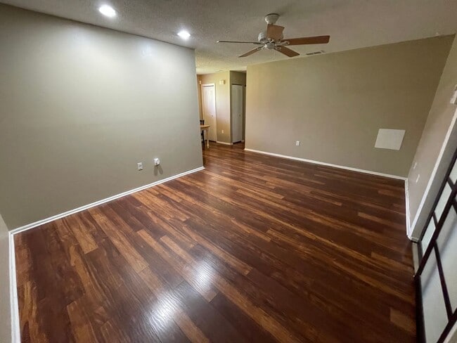 Building Photo - 1 Bed/1 Bath Villa in Indian Ridge AVAILAB...