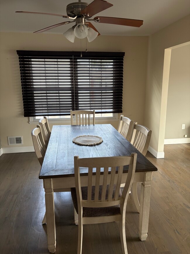 Comedor - 128 Baltimore Ave