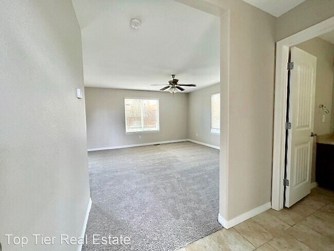 Building Photo - 4 br, 3.5 bath House - 6565 Alliance Loop