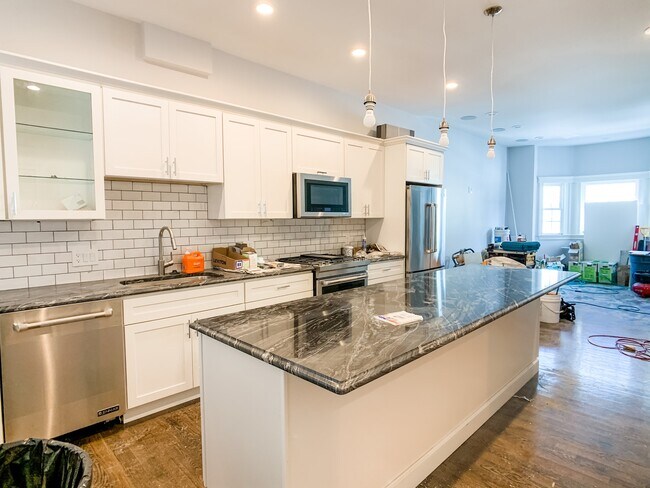 Foto del edificio - 673 East 6th Street, Unit 1