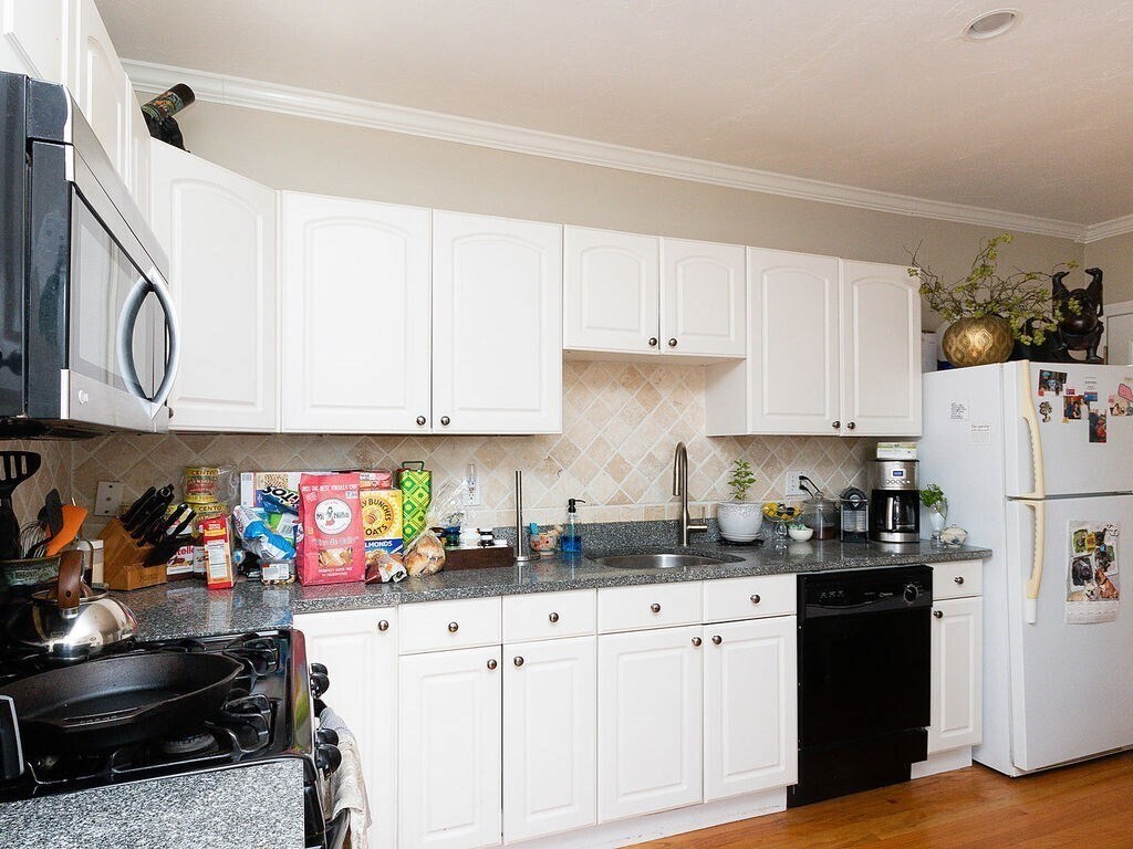Foto principal - 148 W 3rd St