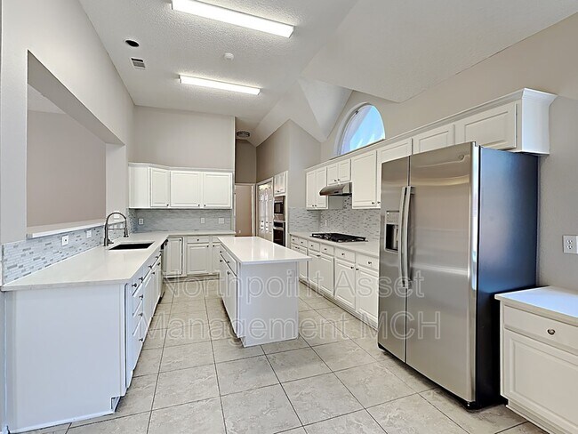 Building Photo - 1707 Vicksburg Dr