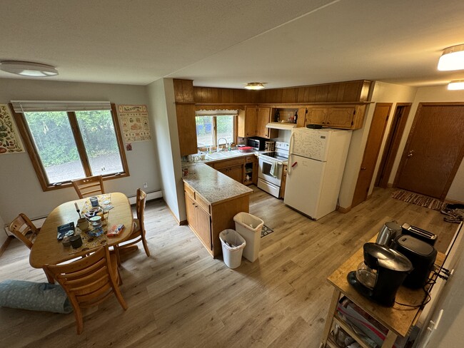 Kitchen/dining room - 491 Wheelock Pkwy E
