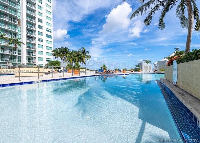 Foto del edificio - 244 Biscayne Blvd