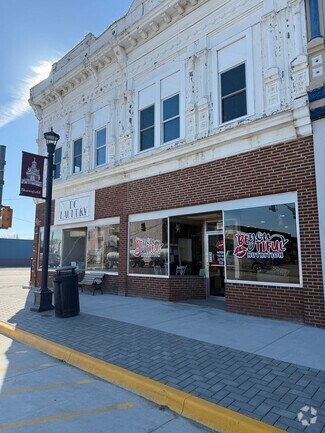 Building Photo - 112 E Franklin St