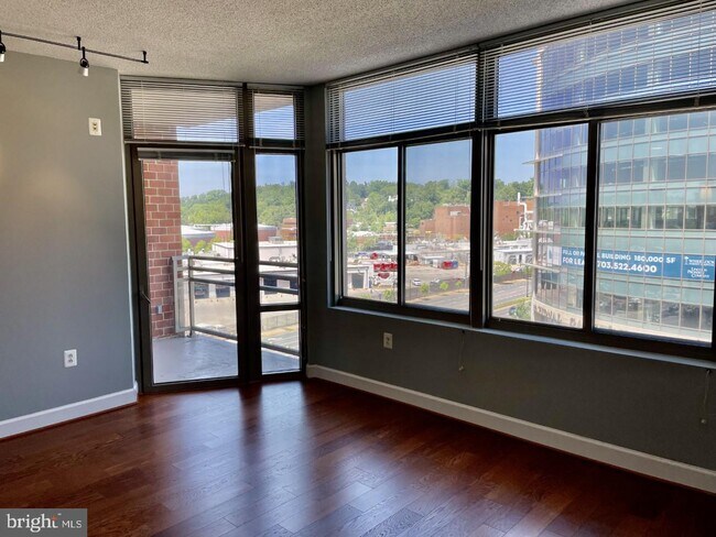 Foto del edificio - 3600 S Glebe Rd