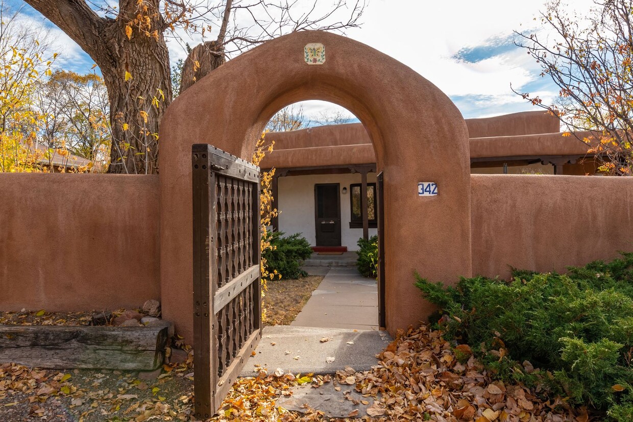 Primary Photo - Santa Fe Authentic Home in Downtown Santa Fe!