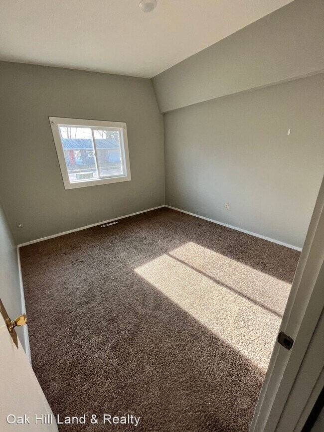 Building Photo - 4 br, 1 bath House - 1447 Vandenberg Circle
