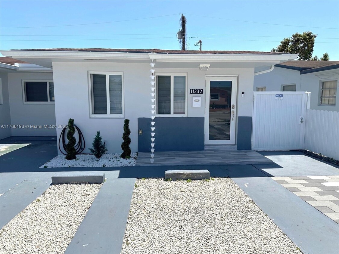 Primary Photo - 11230 SW 5th St
